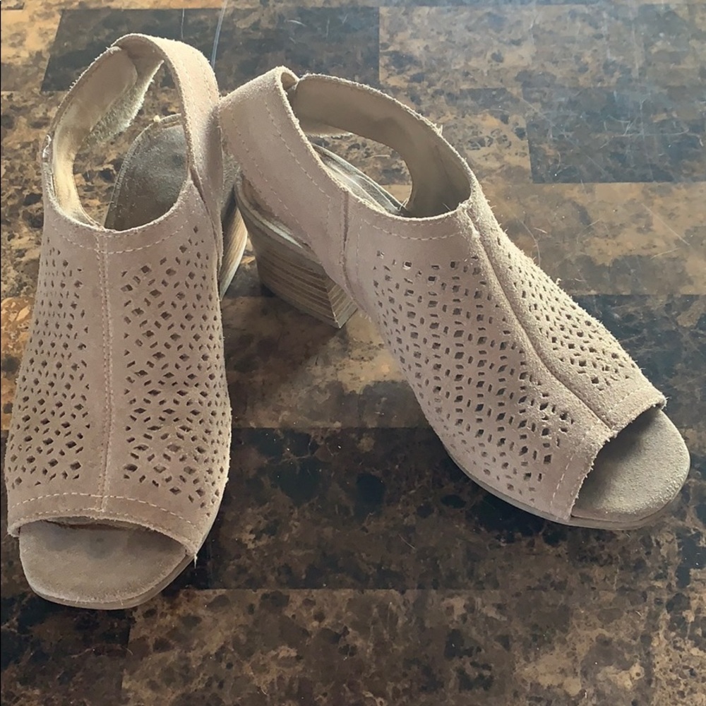 Tan Sandals/Heels